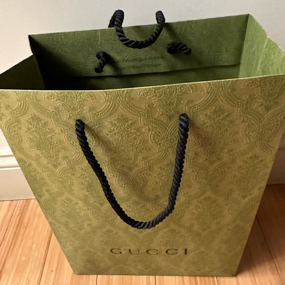 GUCCI Authentic GIft Bag with the Gift Receipt. Excellent condition SIZE 11x14